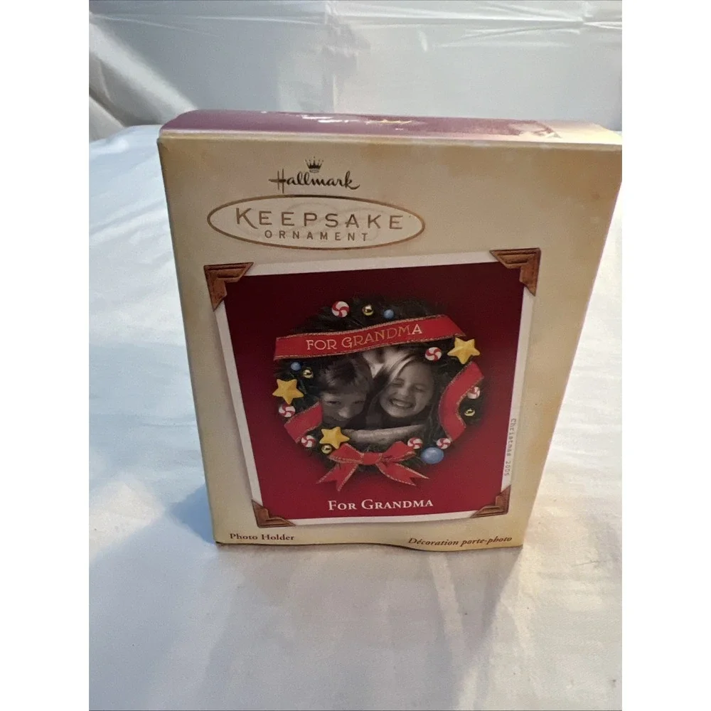 Hallmark KEEPSAKE   For Grandma - Photo Holder - 2005 Holiday Ornament DV11